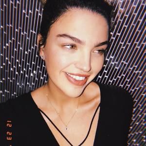 Meet your Posher, Einat